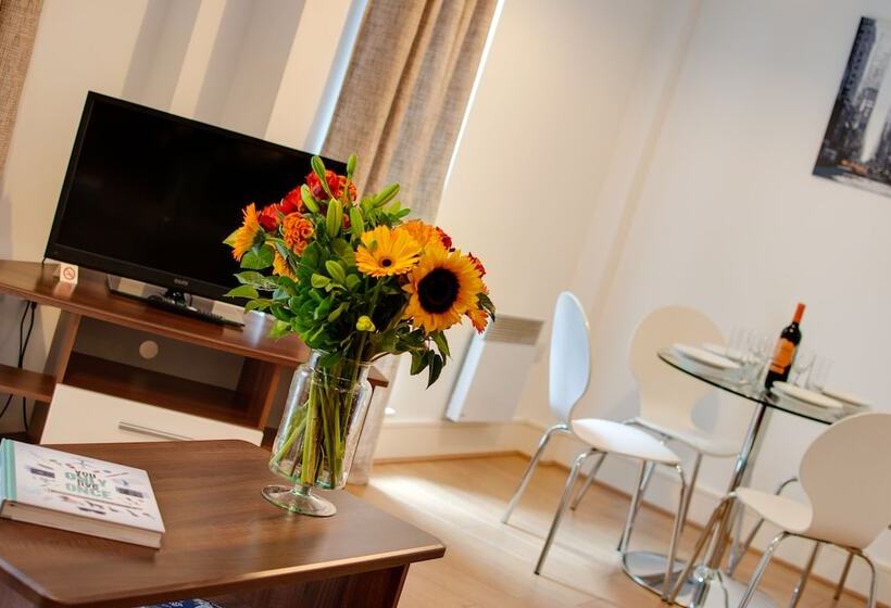 شقة غرفة واحدة, Base Serviced Apartments Cumberland Apartments