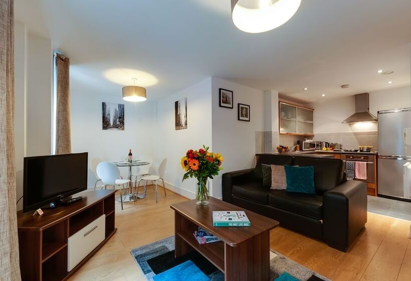 شقة غرفة واحدة, Base Serviced Apartments Cumberland Apartments