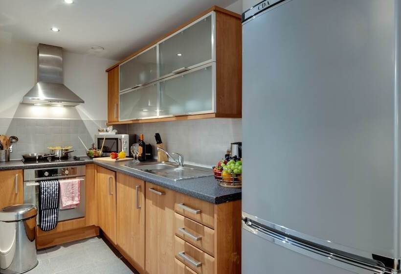 شقة غرفتين, Base Serviced Apartments Cumberland Apartments