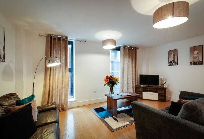 شقة غرفتين, Base Serviced Apartments Cumberland Apartments