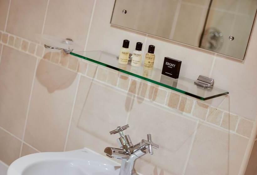 شقة غرفتين, Base Serviced Apartments Cumberland Apartments