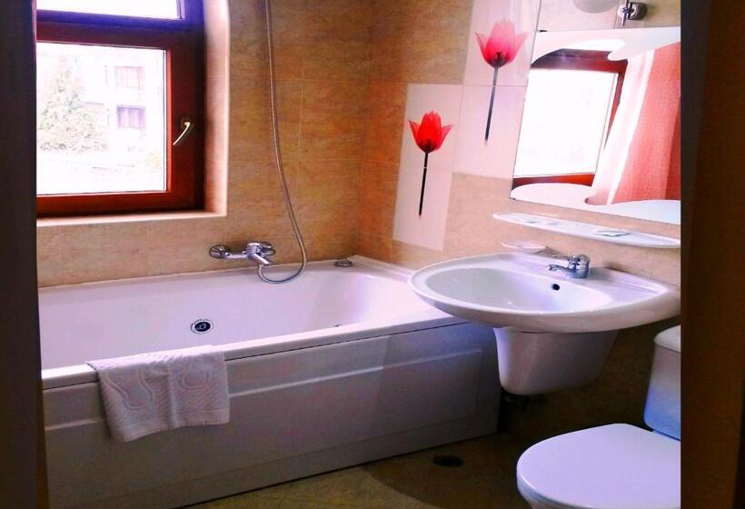 带按摩浴盆的套房, Family Hotel Sonata