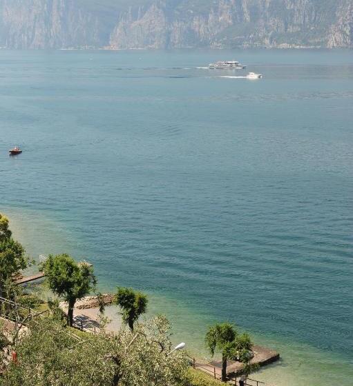 レイクビュースタンダードルーム, Da Tino