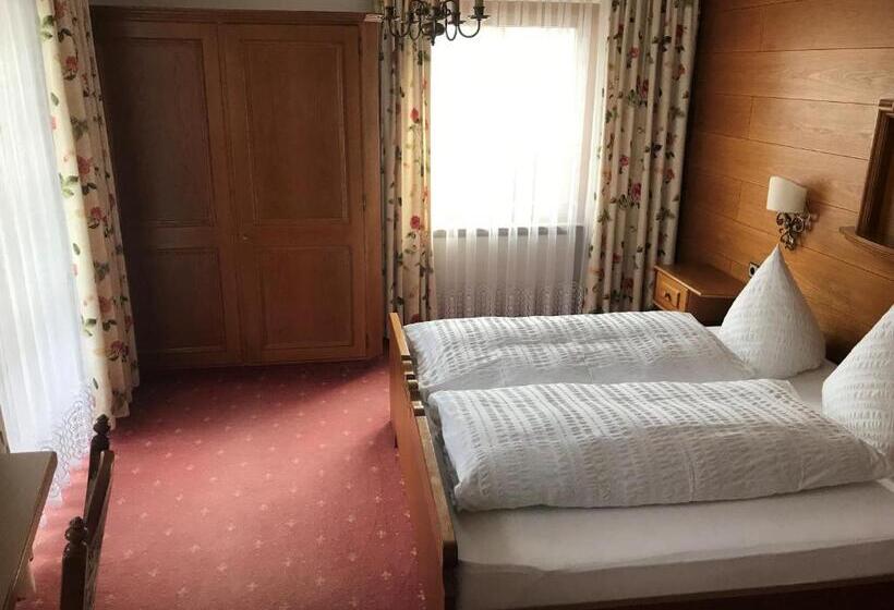 패밀리 룸, Elisabeth