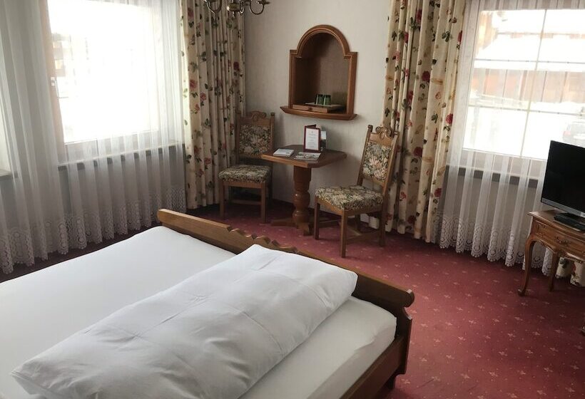 패밀리 룸, Elisabeth