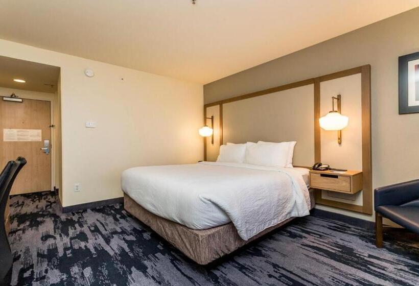 キングサイズベッドのスタンダードルーム, Fairfield Inn St. George