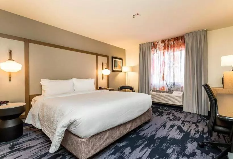 اتاق استاندارد با تخت بزرگ, Fairfield Inn St. George