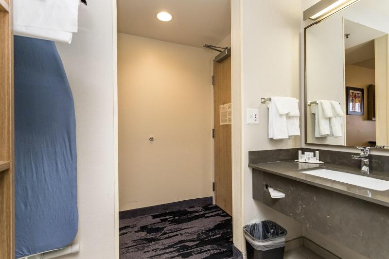 キングサイズベッドのスタンダードルーム, Fairfield Inn St. George