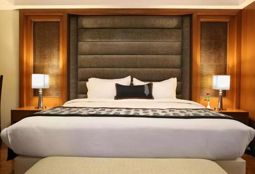 سوییت جونیور, Golden Tulip  Jaipur
