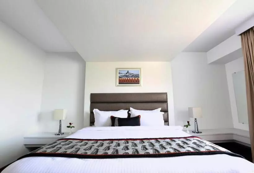 سوییت لوکس, Golden Tulip  Jaipur