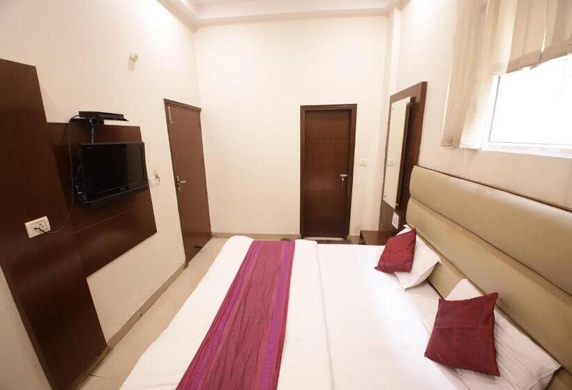 Номер Стандарт, Golden Wings