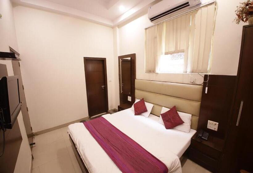 Номер Стандарт, Golden Wings