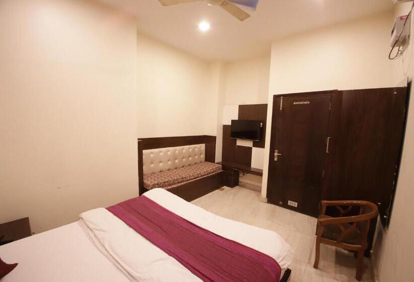 Номер Deluxe, Golden Wings