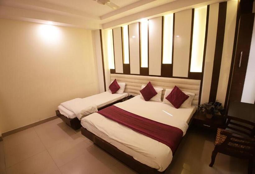 Номер Superior, Golden Wings