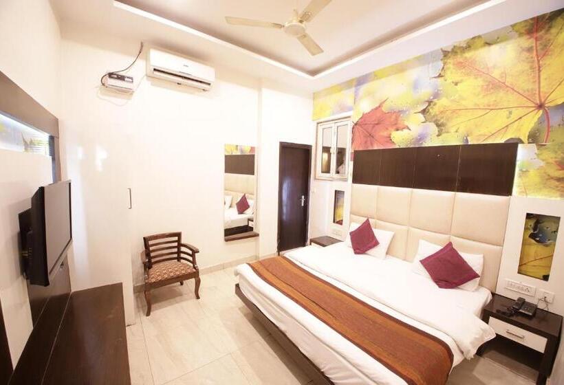 Номер Superior, Golden Wings