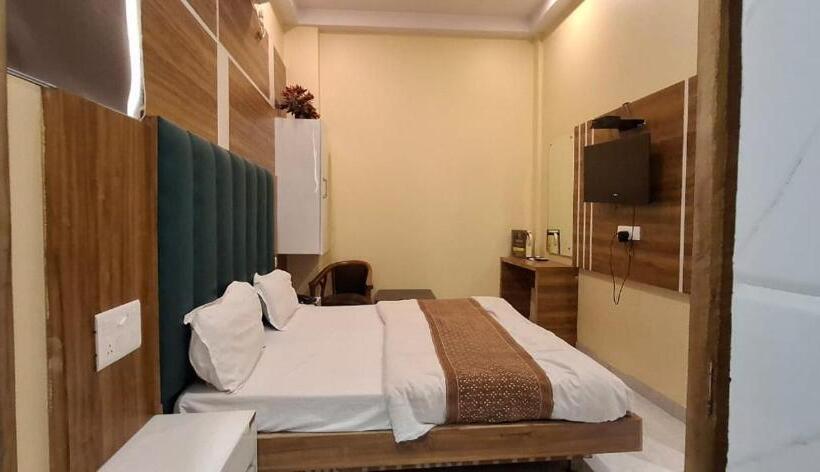 Семейный Номер, Golden Wings