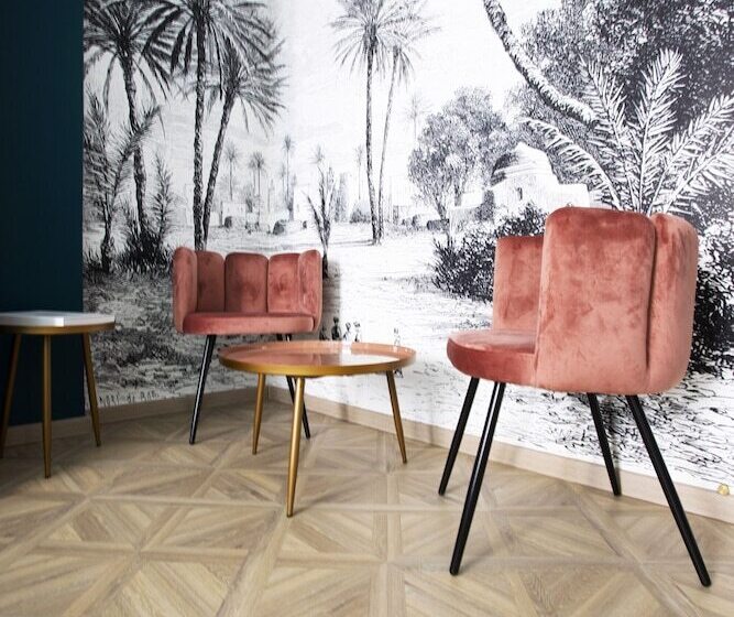 수피리어 룸, Mademoiselle