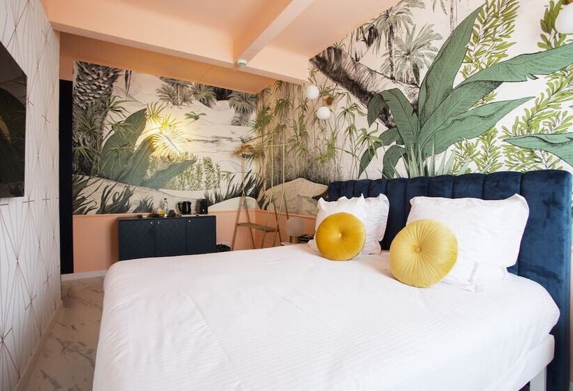 수피리어 룸, Mademoiselle