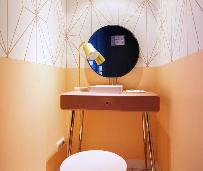 수피리어 룸, Mademoiselle