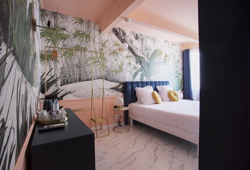 수피리어 룸, Mademoiselle