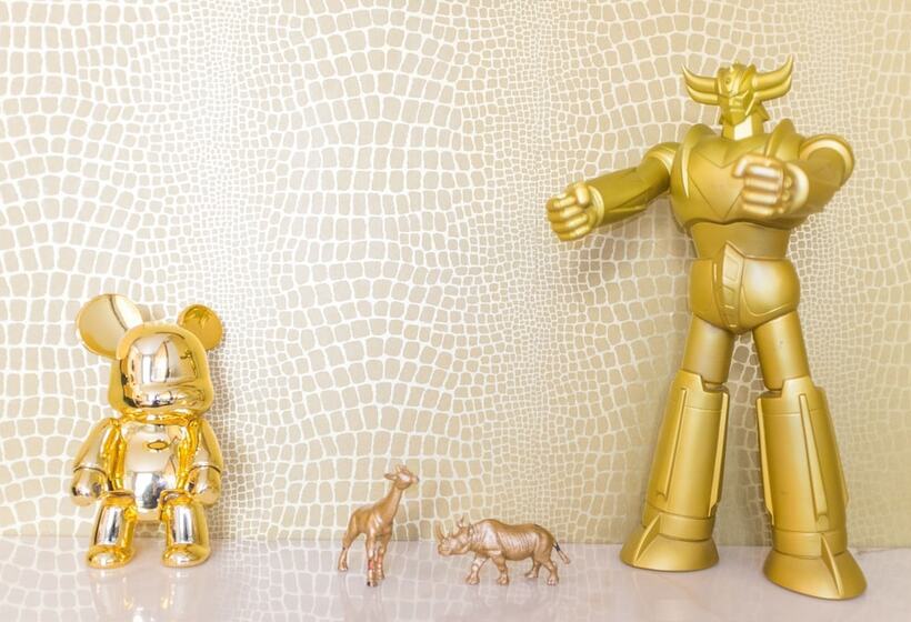 수피리어 룸, Mademoiselle