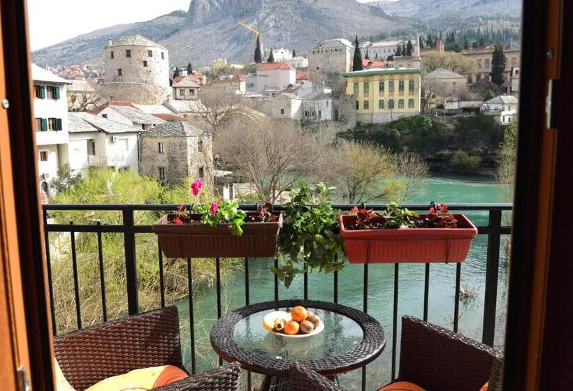 Deluxe room with river view, Pansion Villa Nur