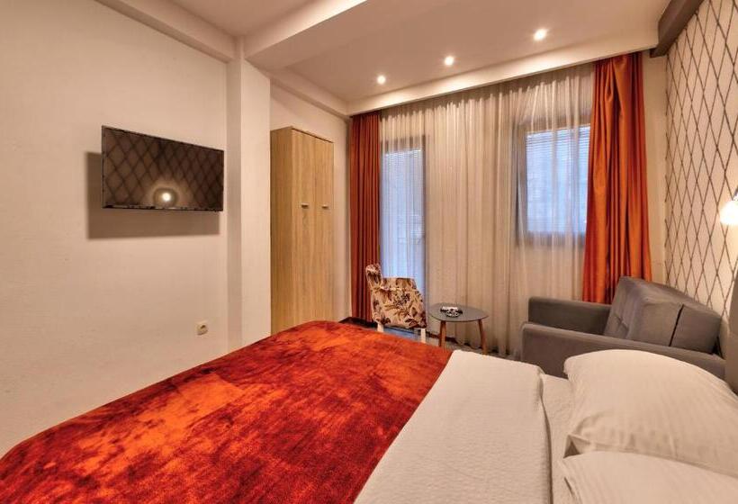 Deluxe room with river view, Pansion Villa Nur