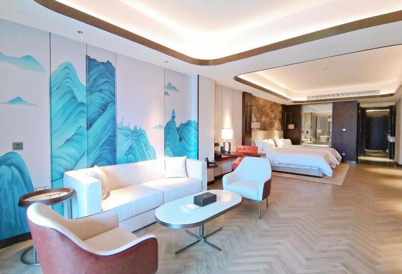 جناح سوبيريور, Taishan Junhaiyue Phoenix