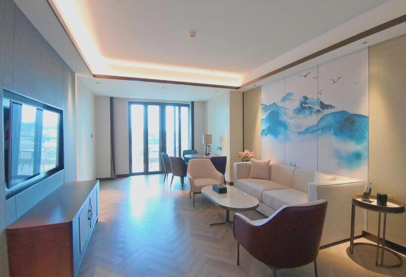 جناح ديلوكس, Taishan Junhaiyue Phoenix