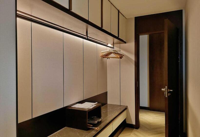 جناح ديلوكس, Taishan Junhaiyue Phoenix