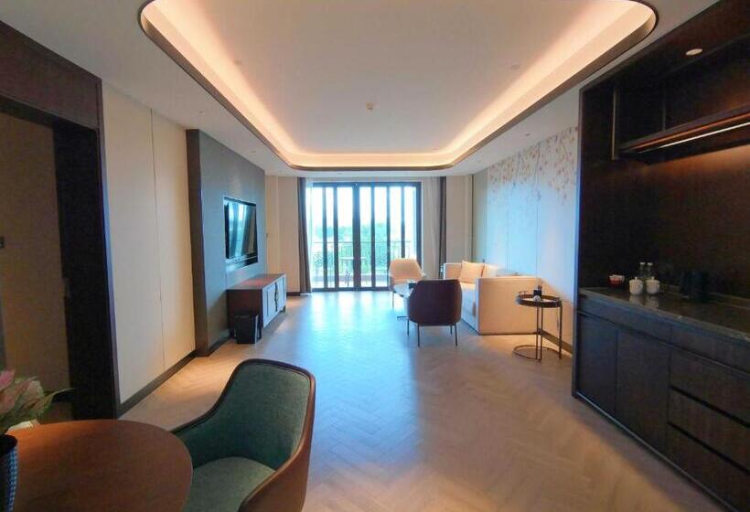 جناح ديلوكس, Taishan Junhaiyue Phoenix