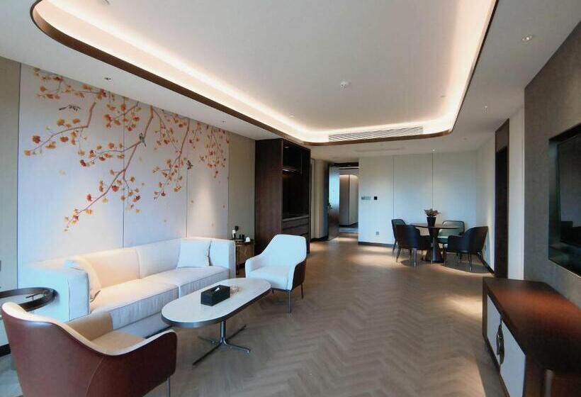 جناح ديلوكس, Taishan Junhaiyue Phoenix