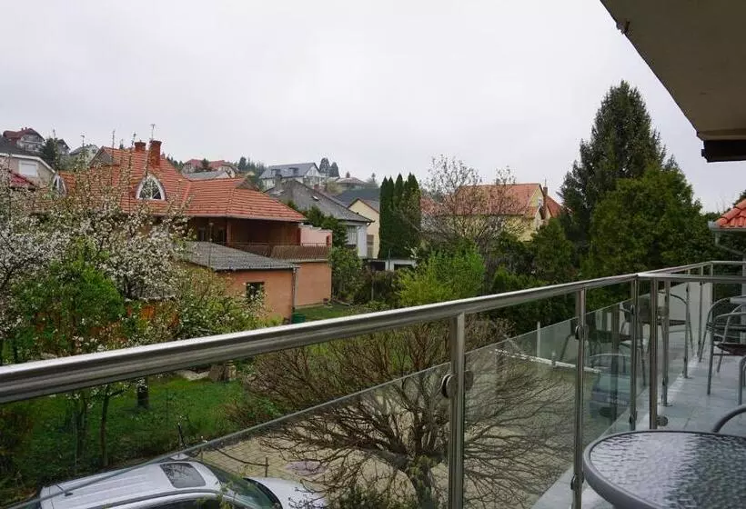 استودیوی استاندارد, Villa Prestige