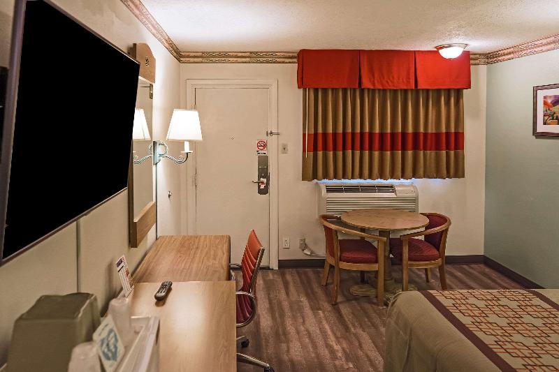 غرفة قياسية سرير كينج, Rodeway Inn Albuquerque Downtown On Rt 66