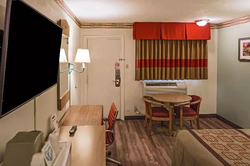اتاق استاندارد با تخت بزرگ, Rodeway Inn Albuquerque Downtown On Rt 66