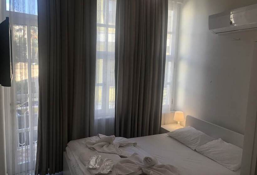 اتاق اکونومی, Atici