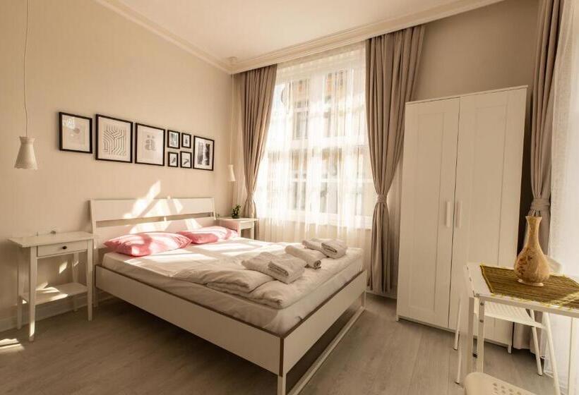 اتاق سوپریور, Atici