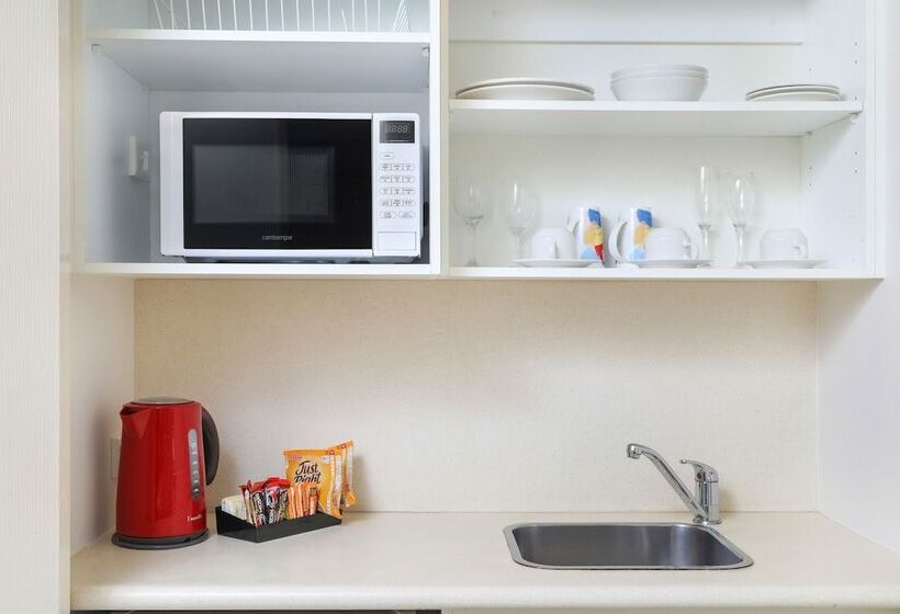 Студио Стандарт с Балконом, Terrigal Sails Serviced Apartments