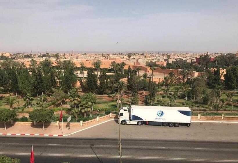 سوییت خانوادگی, Hôtel Sénégal