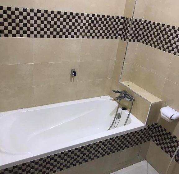 سوییت خانوادگی, Hôtel Sénégal