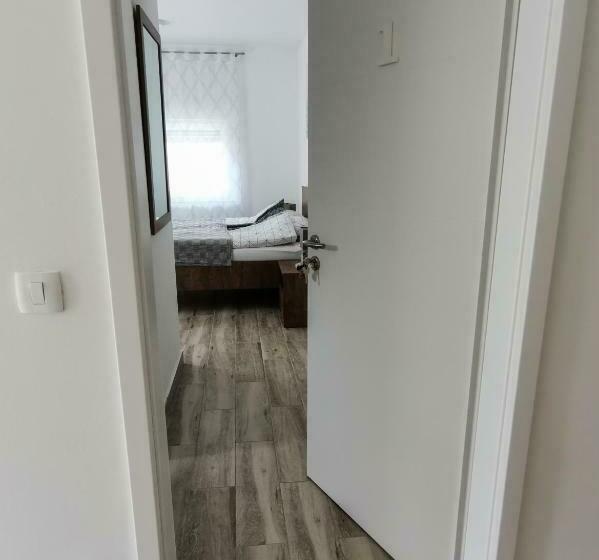 اتاق استاندارد, Hostel Postaja