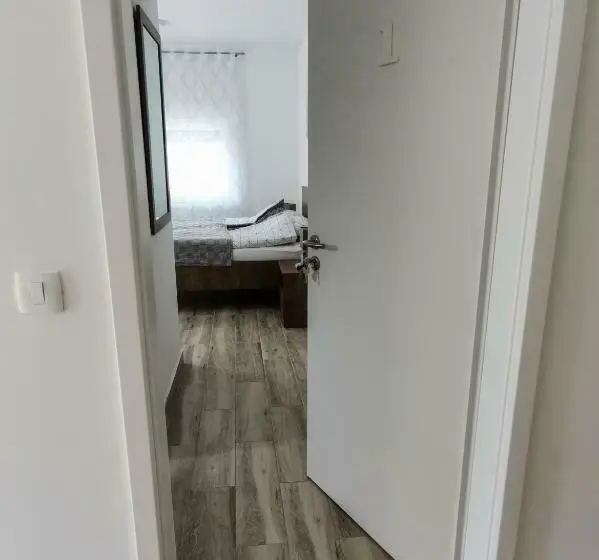 اتاق استاندارد, Hostel Postaja
