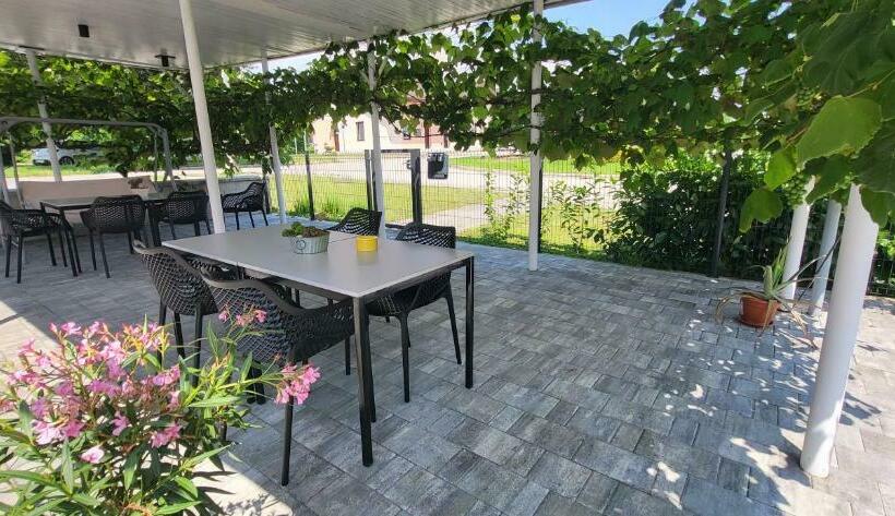 اتاق استاندارد, Hostel Postaja