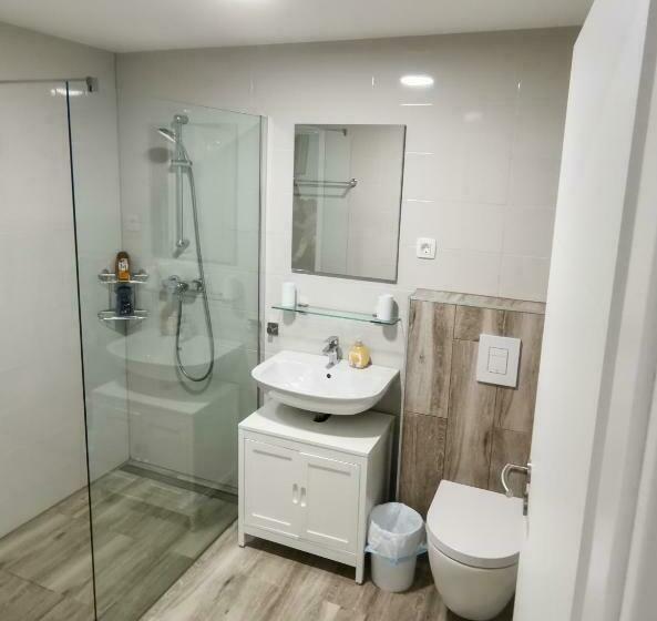 اتاق استاندارد, Hostel Postaja