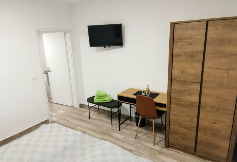 اتاق استاندارد, Hostel Postaja