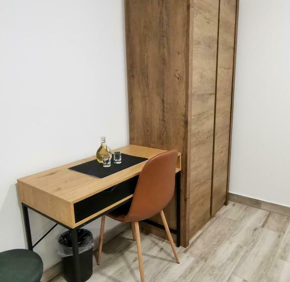 اتاق استاندارد, Hostel Postaja