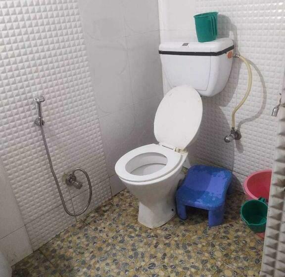 トリプルクラシックルーム, Oyo 87865 Alaska Guest House New Town Chandanwari Road