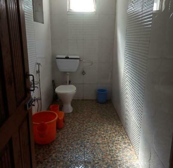 トリプルクラシックルーム, Oyo 87865 Alaska Guest House New Town Chandanwari Road