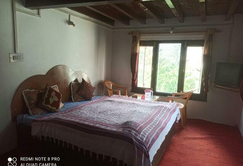 トリプルクラシックルーム, Oyo 87865 Alaska Guest House New Town Chandanwari Road