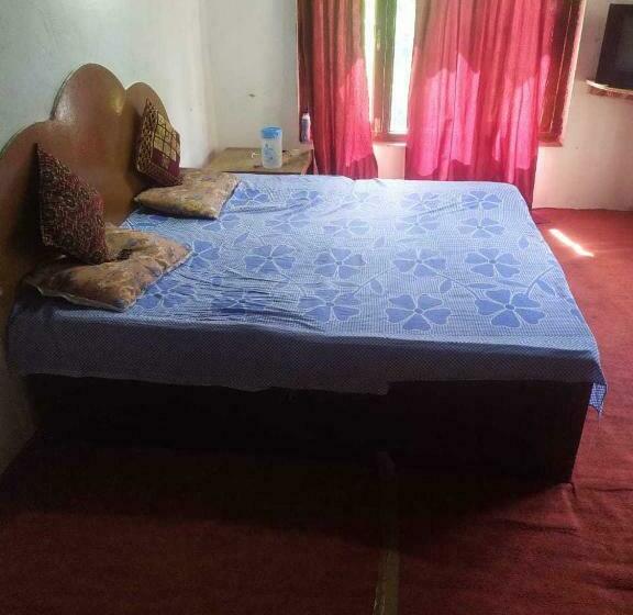 トリプルクラシックルーム, Oyo 87865 Alaska Guest House New Town Chandanwari Road